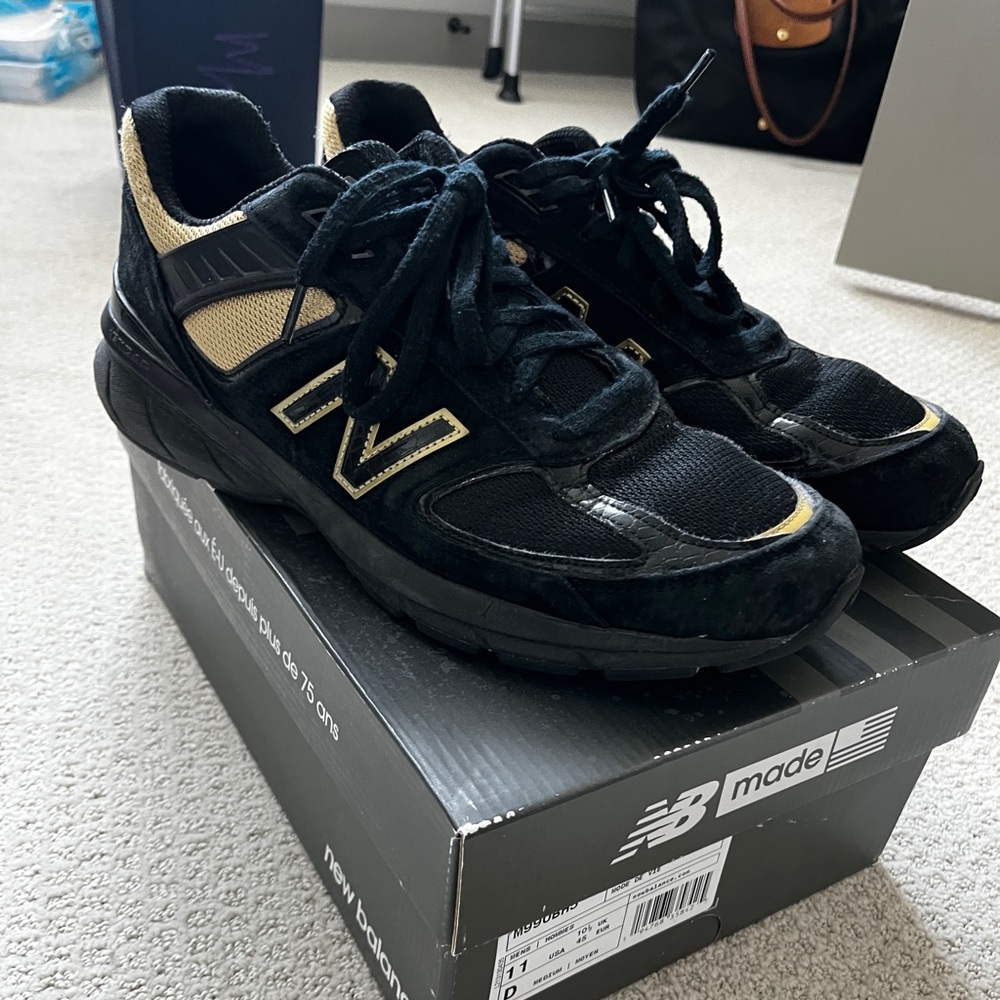 New balance 990v5 Black/Gold Size 11